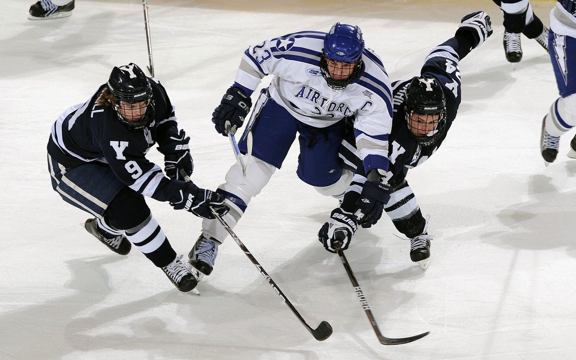 “彼得森助力南非羚羊队打破防守，攻破对手”